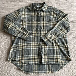 Old Navy Flannel Boyfriend Shirt Small Gray Cream Fall Winter Cozy Soft Layer